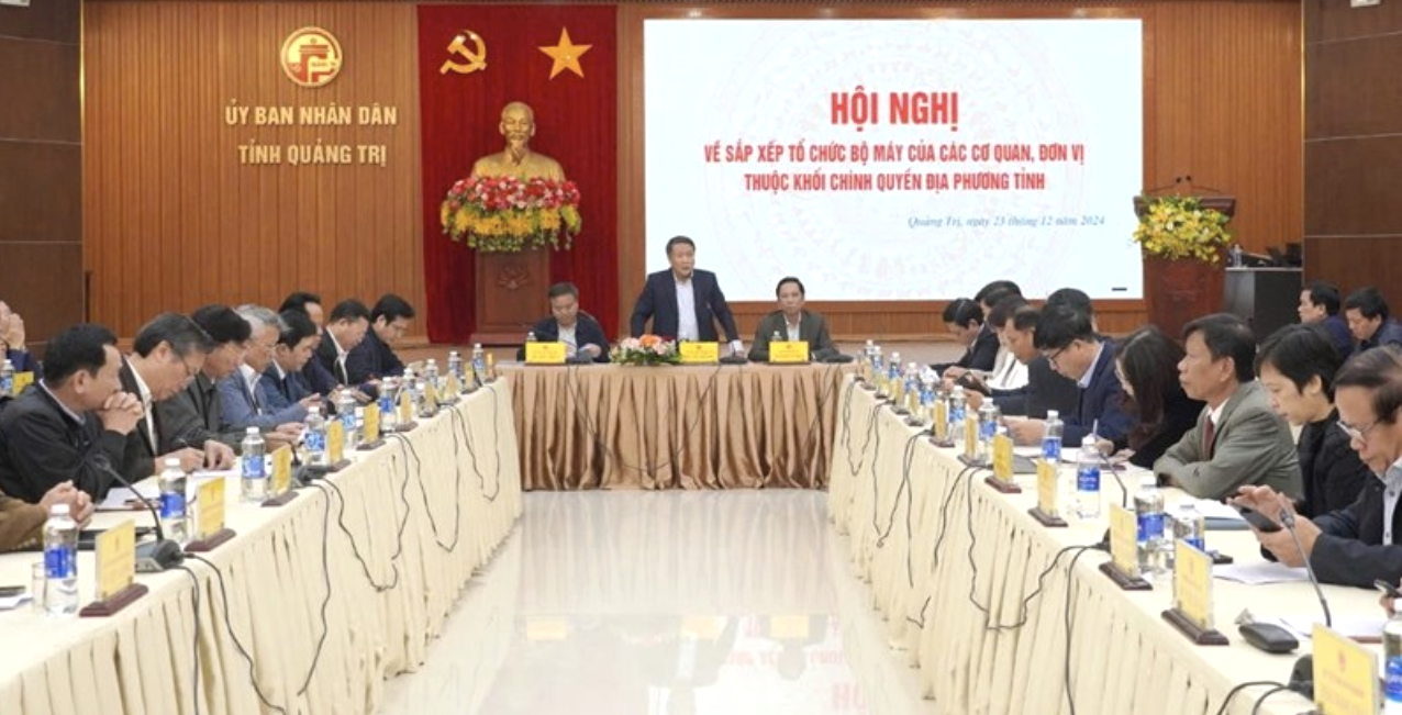 UBND tỉnh Quảng Trị tổ chức hội nghị về sắp xếp tổ chức lại bộ máy. UBND tỉnh Quảng Trị tổ chức hội nghị về sắp xếp tổ chức lại bộ máy.