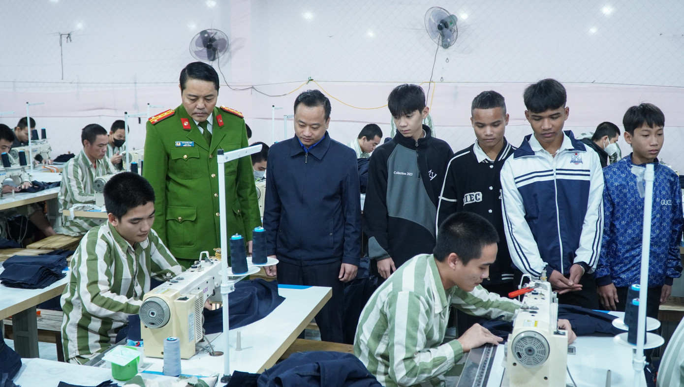 Tận mắt quan sát thực tế môi trường sống và quá trình cải tạo của phạm nhân nhằm giúp thanh thiếu niên hiểu rõ những giới hạn và mất mát mà người chấp hành án phải đối mặt.