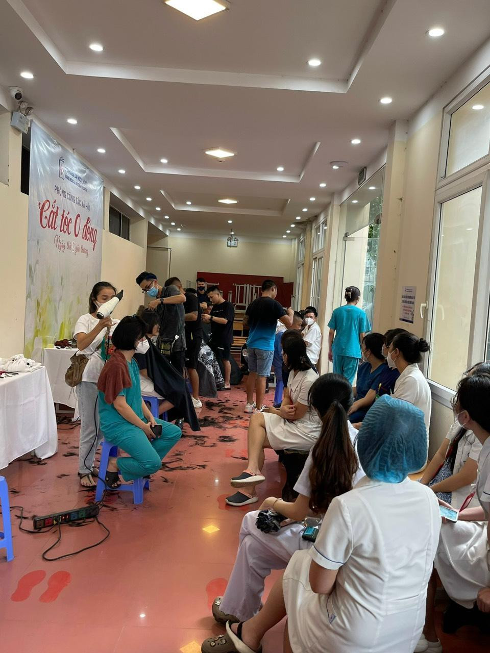 Nơi diễn ra hoạt động cắt tóc thiện nguyện tại Bệnh viện Đại học Y Nơi diễn ra hoạt động cắt tóc thiện nguyện tại Bệnh viện Đại học Y