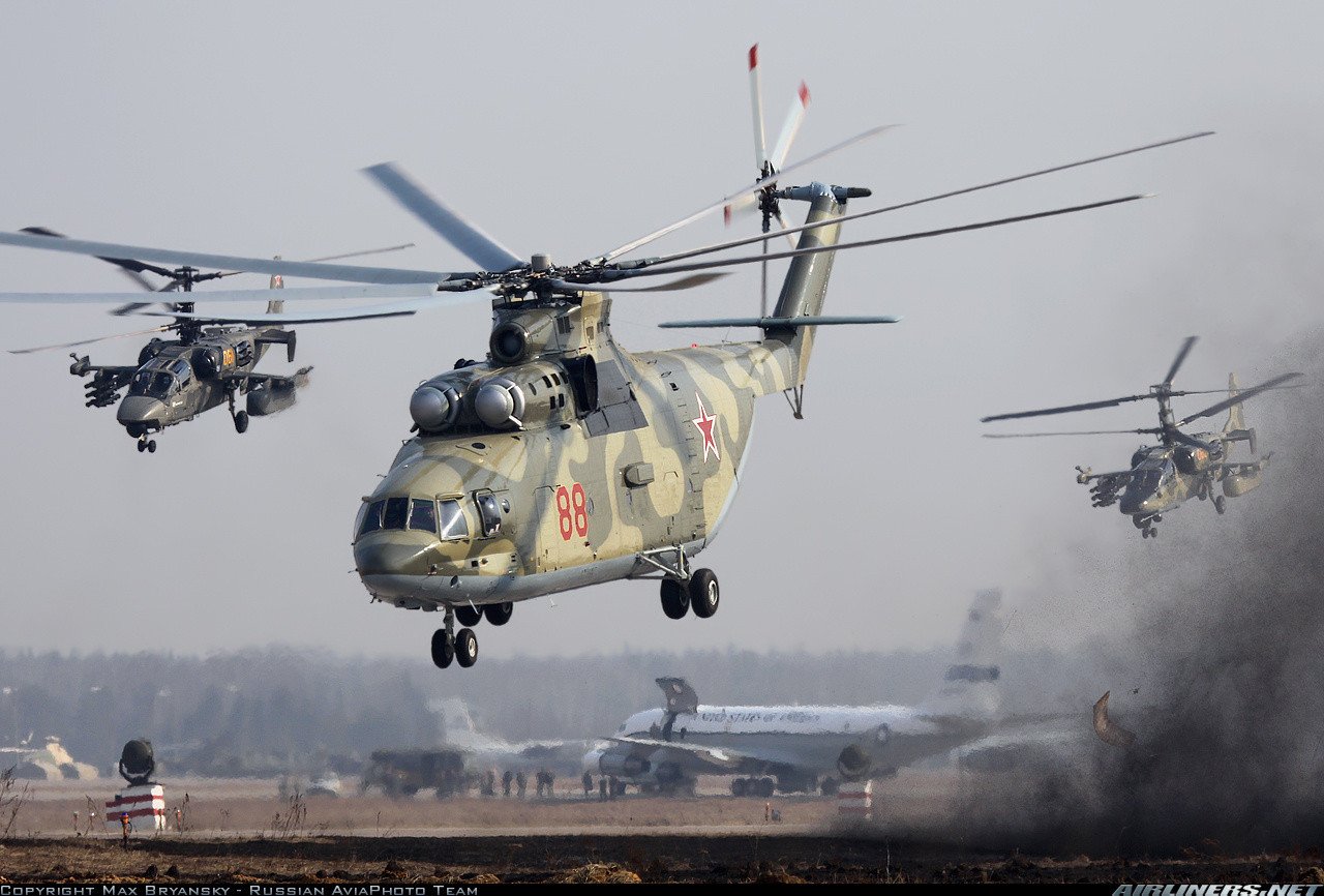 Máy bay vận tải hạng nặng MI-26 