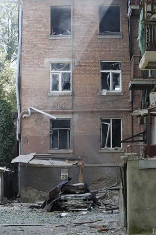 Miền Đông Ukraine oằn mình vì bom đạn ảnh 9