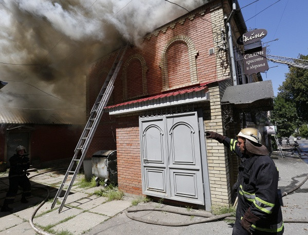 Miền Đông Ukraine oằn mình vì bom đạn ảnh 11