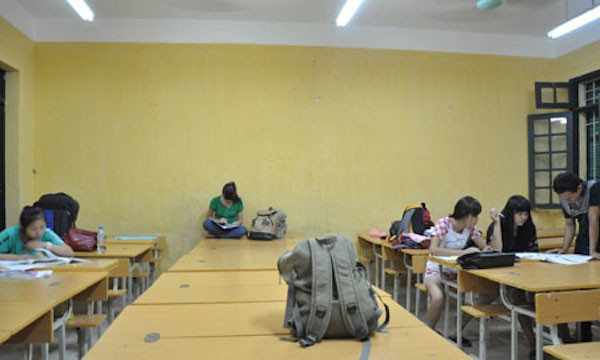 Qua đêm tại phòng thi đại học ảnh 2