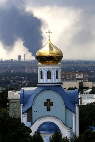 Miền Đông Ukraine oằn mình vì bom đạn ảnh 8