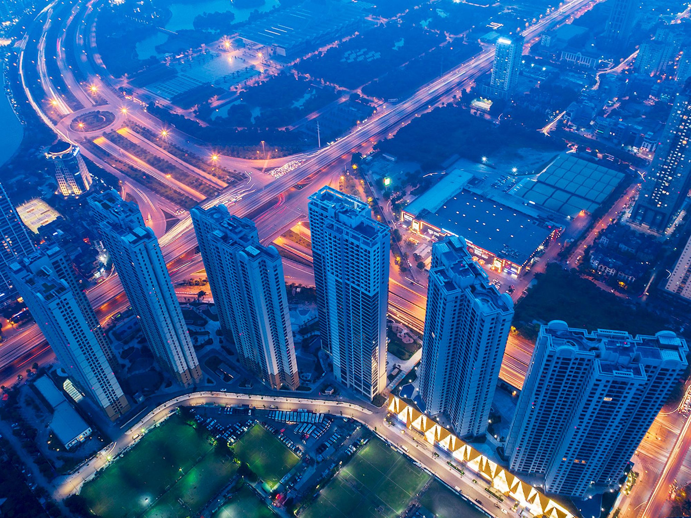 những công trình hiện đại ở Hà Nội ảnh 13 Ở đây có không gian cây xanh rộng lớn và hồ điều hòa rộng 19 ha ngay cạnh, được ví nhử ” lá phổi xanh” điều tiết cho không khí, phù hợp cho cuộc sống hiện đại.