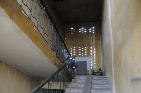 Hoặc bày bất cứ thứ gì, miễn là tiện...