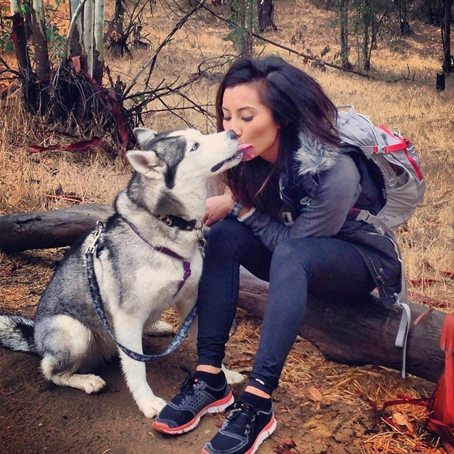  Khoảnh khắc đời thường dễ thương của Amy bên chú cún cưng 