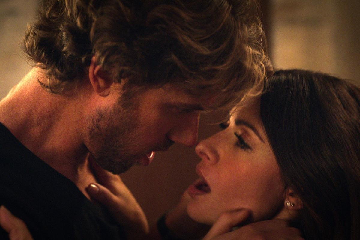 Sex/Life gây sốc vì những cảnh khỏa thân chân thực của đàn ông. Ảnh: Netflix. Sex/Life gây sốc vì những cảnh khỏa thân chân thực của đàn ông. Ảnh: Netflix.