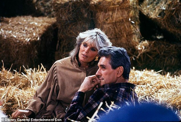 Bà Evans xúc động khi biết Hudson cố gắng bảo vệ bà khỏi căn bệnh mà thời điểm đó giống như "án tử". Ảnh: Disney.