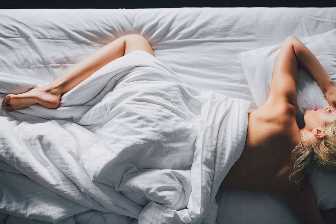 Ngủ khỏa thân không giúp ngon giấc hơn mặc quần áo mỏng nhẹ. Ảnh: Cavan Images. Ngủ khỏa thân không giúp ngon giấc hơn mặc quần áo mỏng nhẹ. Ảnh: Cavan Images.