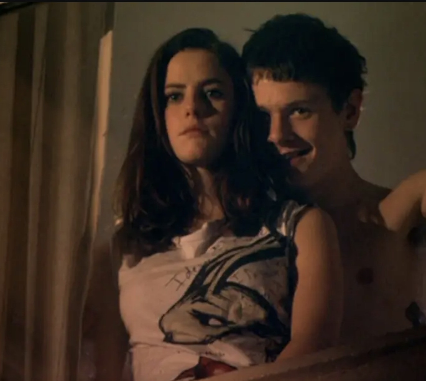 Skins gây tiếng vang vì mạnh dạn khai thác những chủ đề nhạy cảm và nhức nhối về thanh thiếu niên. Ảnh: E4. Skins gây tiếng vang vì mạnh dạn khai thác những chủ đề nhạy cảm và nhức nhối về thanh thiếu niên. Ảnh: E4.