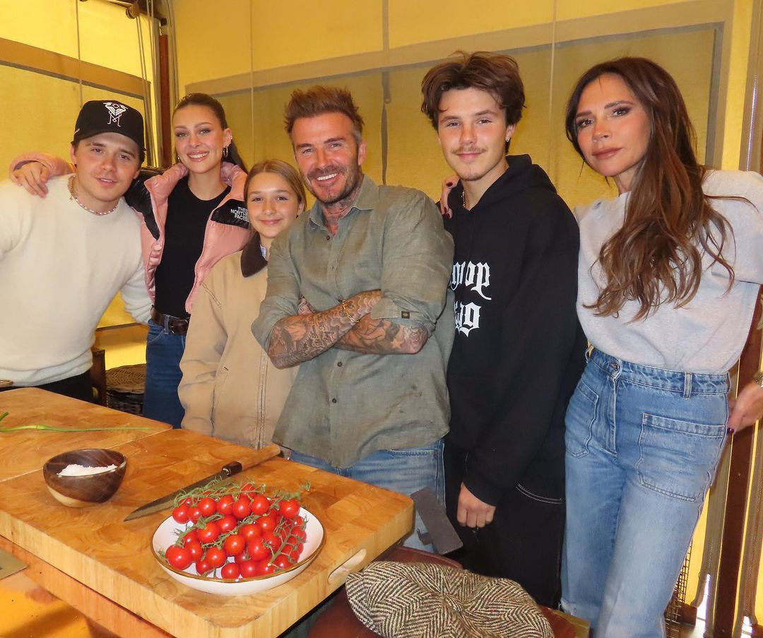 Theo Daily Mail, gia đình Beckham đang đoàn kết hơn bao giờ hết. Ảnh: IG. Theo Daily Mail, gia đình Beckham đang đoàn kết hơn bao giờ hết. Ảnh: IG.