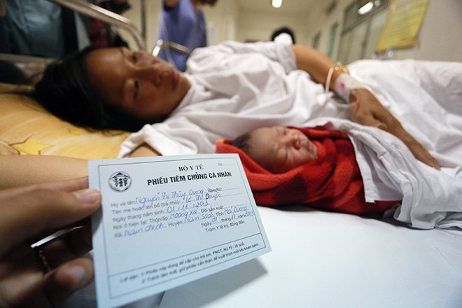 Đây là bé thứ 2 của gia đình anh Dũng. Chị gái của bé Dung hiện đã 6 tuổi 