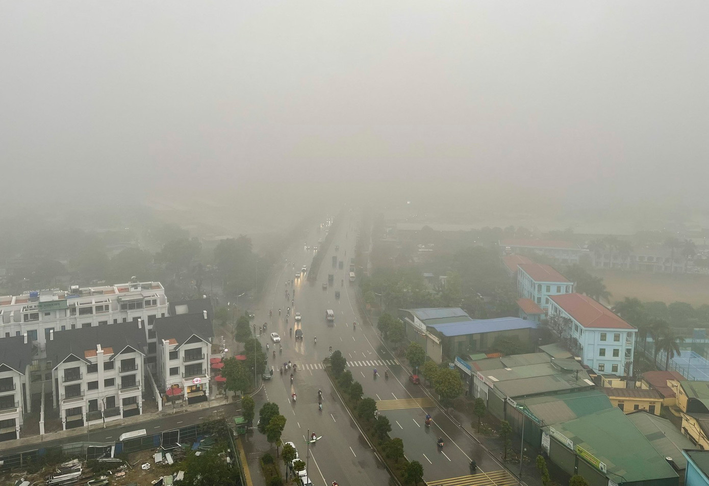 Thời tiết mưa phùn, sương mù, nồm ẩm còn kéo dài một tuần nữa. Thời tiết mưa phùn, sương mù, nồm ẩm còn kéo dài một tuần nữa.