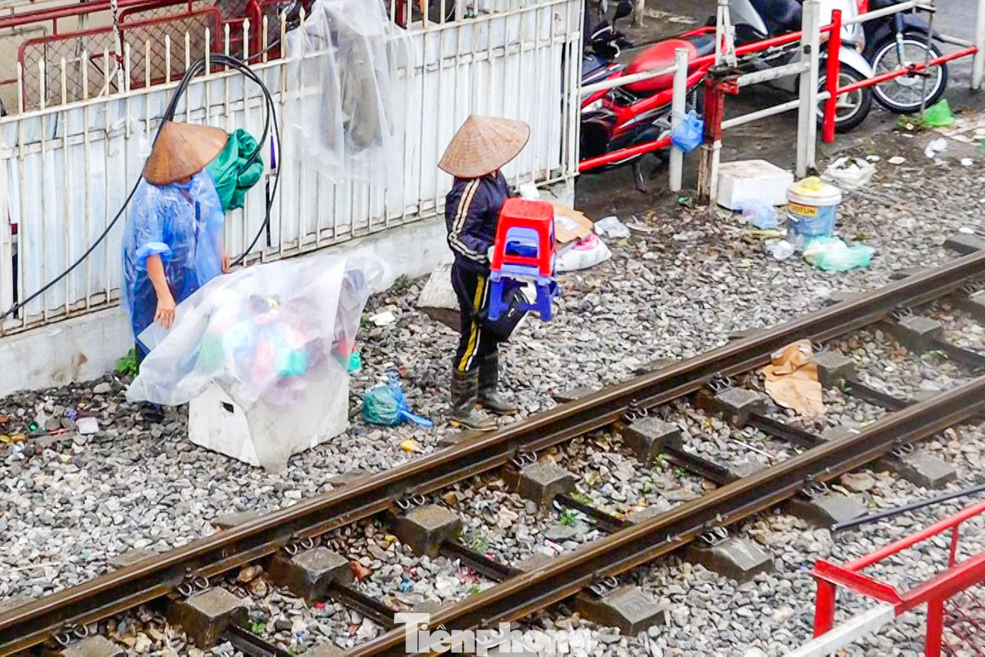 Đồ đạc buôn bán nhanh chóng được thu gọn Đồ đạc buôn bán nhanh chóng được thu gọn