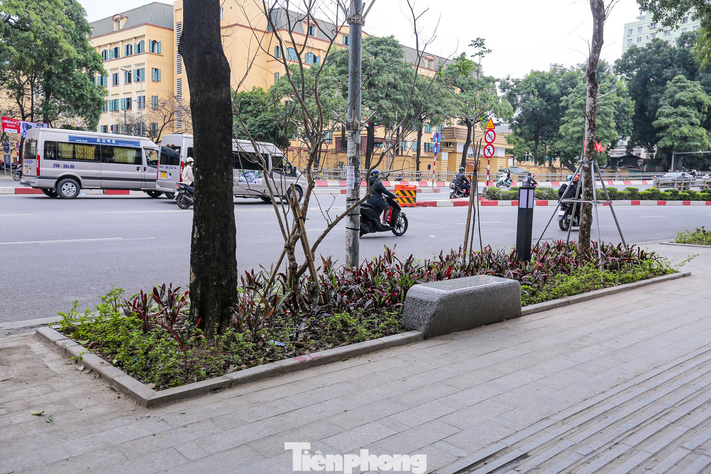 Ghế đá tự nhiên có hình khối phù hợp với đô thị và được cho là có độ bền cao và đẹp. Ghế đá tự nhiên có hình khối phù hợp với đô thị và được cho là có độ bền cao và đẹp.