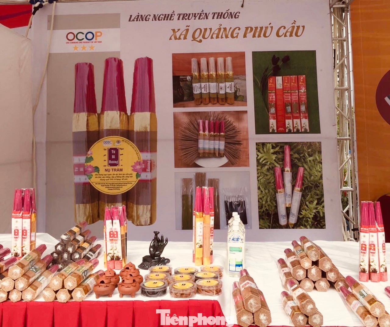 "Hương thảo mộc từ bi" từ làng nghề truyền thống Quảng Phú Cầu được UBND TP Hà Nội công nhận sản phẩm OCOP - Đạt 3 sao năm 2021. "Hương thảo mộc từ bi" từ làng nghề truyền thống Quảng Phú Cầu được UBND TP Hà Nội công nhận sản phẩm OCOP - Đạt 3 sao năm 2021.