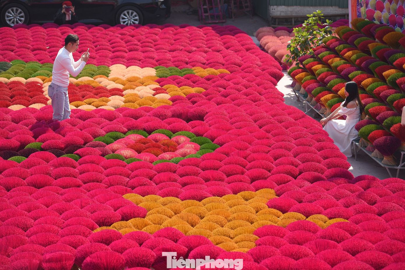 Du khách và nhiều nhiếp ảnh gia thường xuyên đến đây chụp ảnh. Du khách và nhiều nhiếp ảnh gia thường xuyên đến đây chụp ảnh.