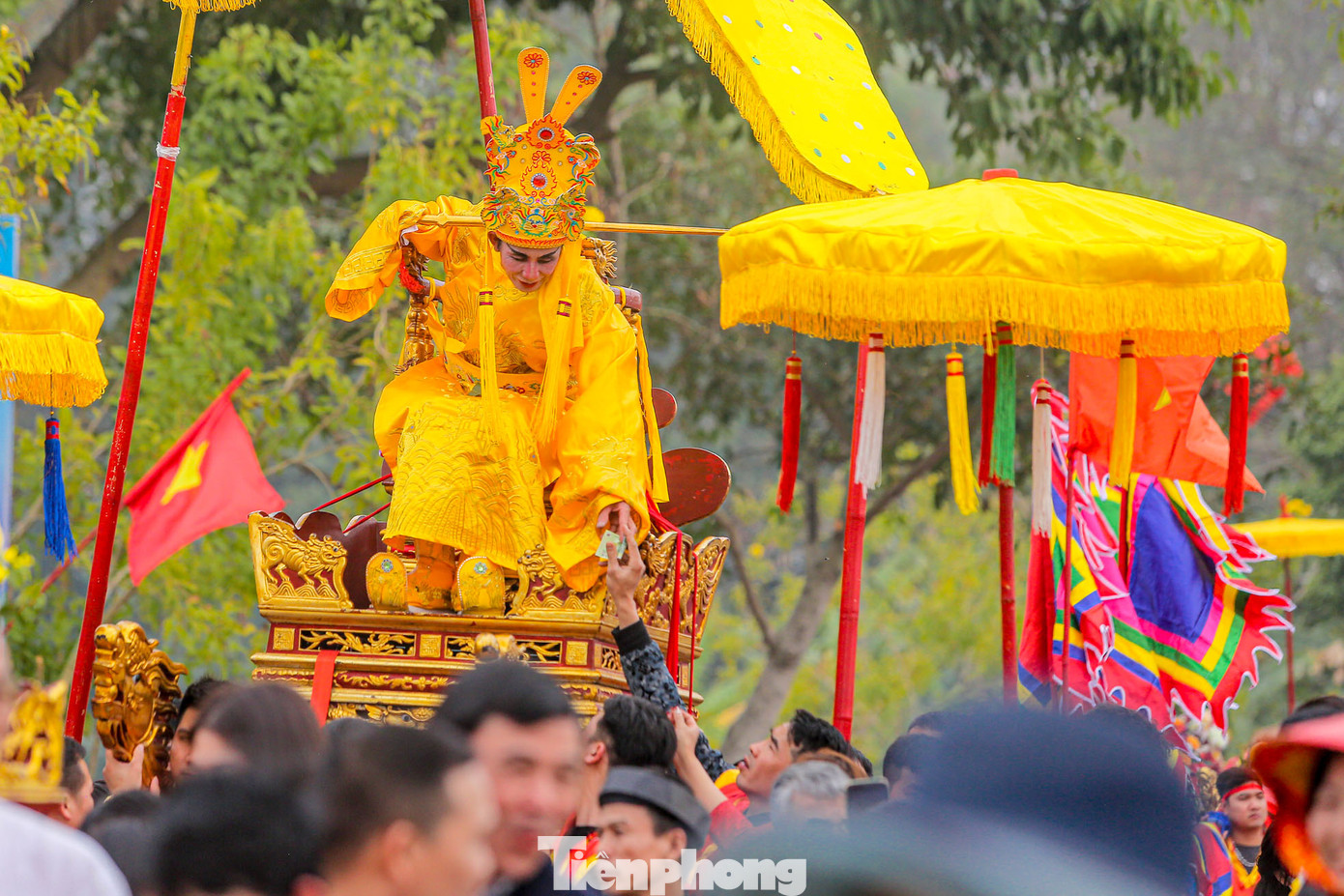 Nhiều mệnh giá được "vua" ban lộc như 50.000 đồng, 100.000 đồng và 200.000 đồng. Nhiều mệnh giá được "vua" ban lộc như 50.000 đồng, 100.000 đồng và 200.000 đồng.