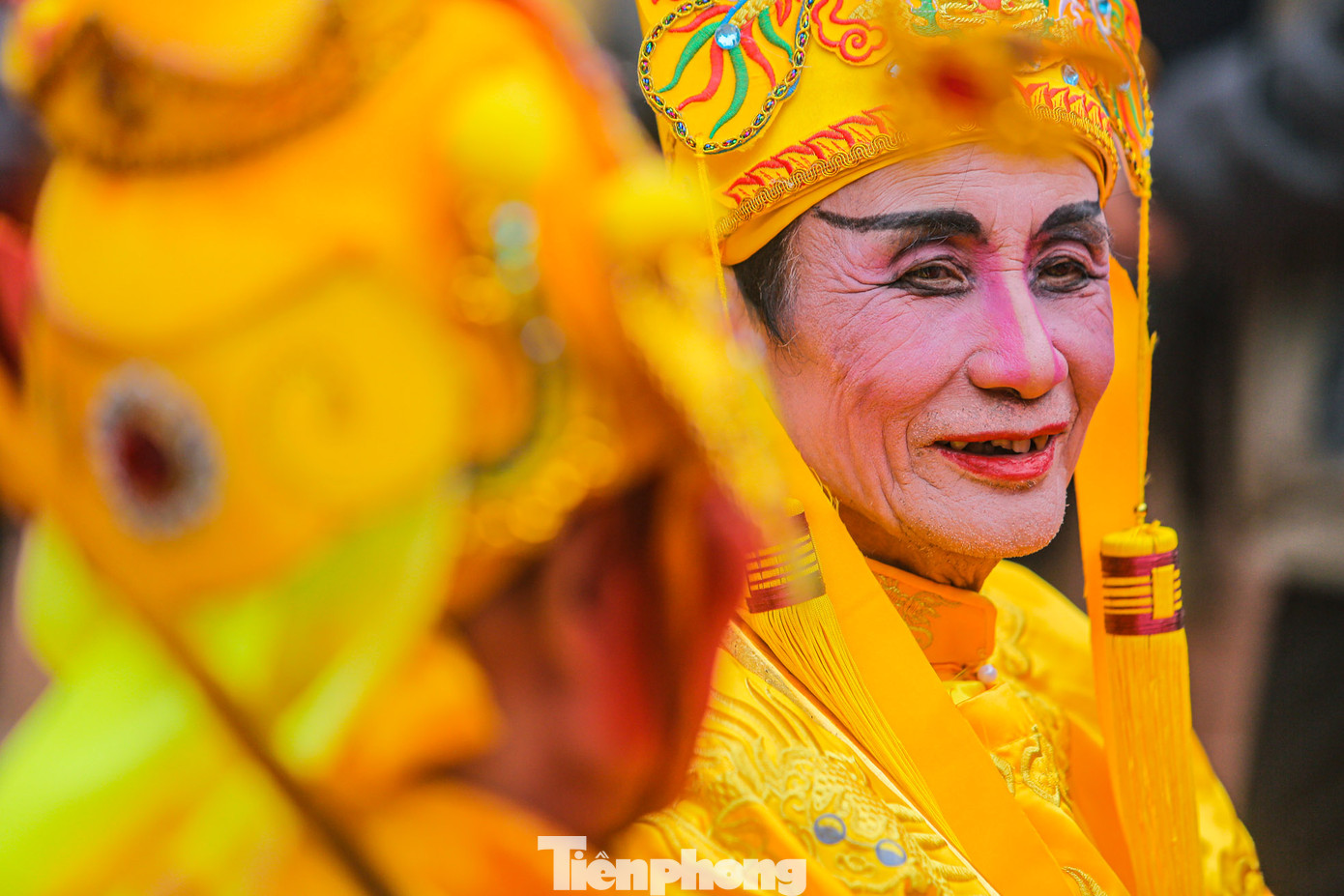 Vào vai "vua" là cụ Nguyễn Quang Vinh, năm nay 73 tuổi. Vào vai "vua" là cụ Nguyễn Quang Vinh, năm nay 73 tuổi.