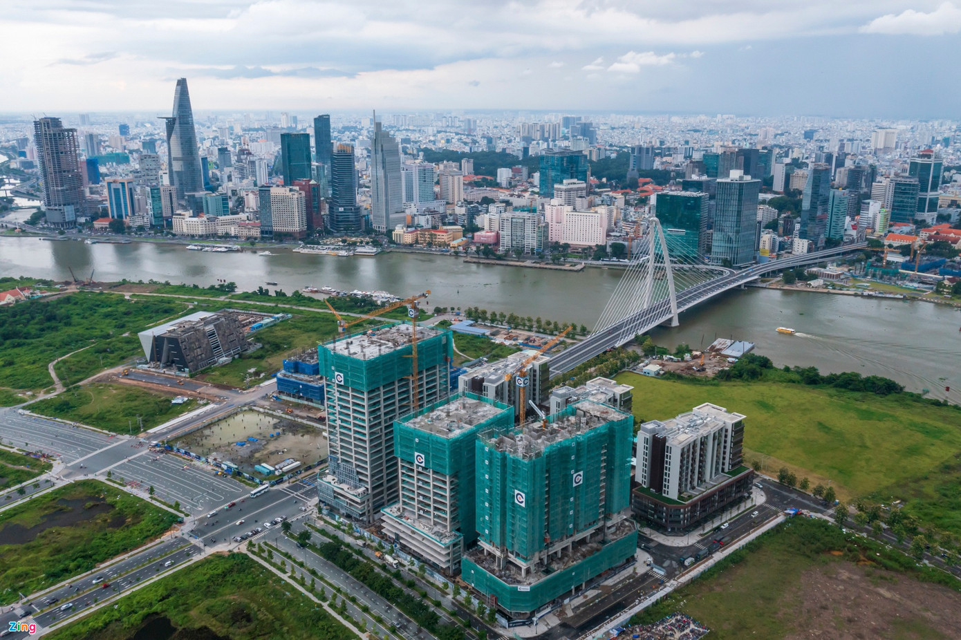 Các Luật Nhà ở, Kinh doanh bất động sản, Đất đai (sửa đổi) phải được trình Quốc hội vào tháng 5, dự kiến thông qua vào tháng 10. Ảnh: Quỳnh Danh. Các Luật Nhà ở, Kinh doanh bất động sản, Đất đai (sửa đổi) phải được trình Quốc hội vào tháng 5, dự kiến thông qua vào tháng 10. Ảnh: Quỳnh Danh.