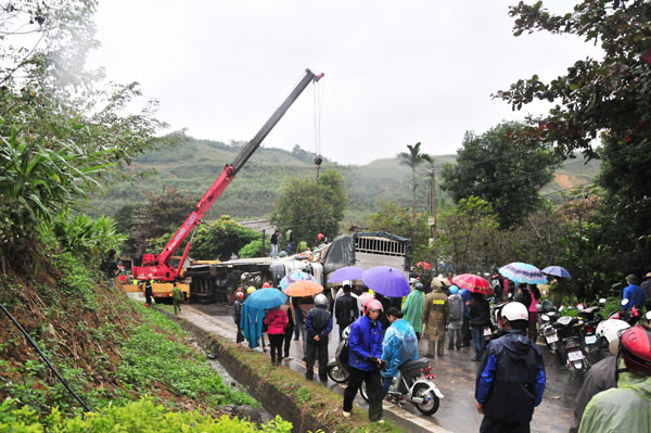 Xe tải đấu đầu container, hai người tử vong ảnh 1