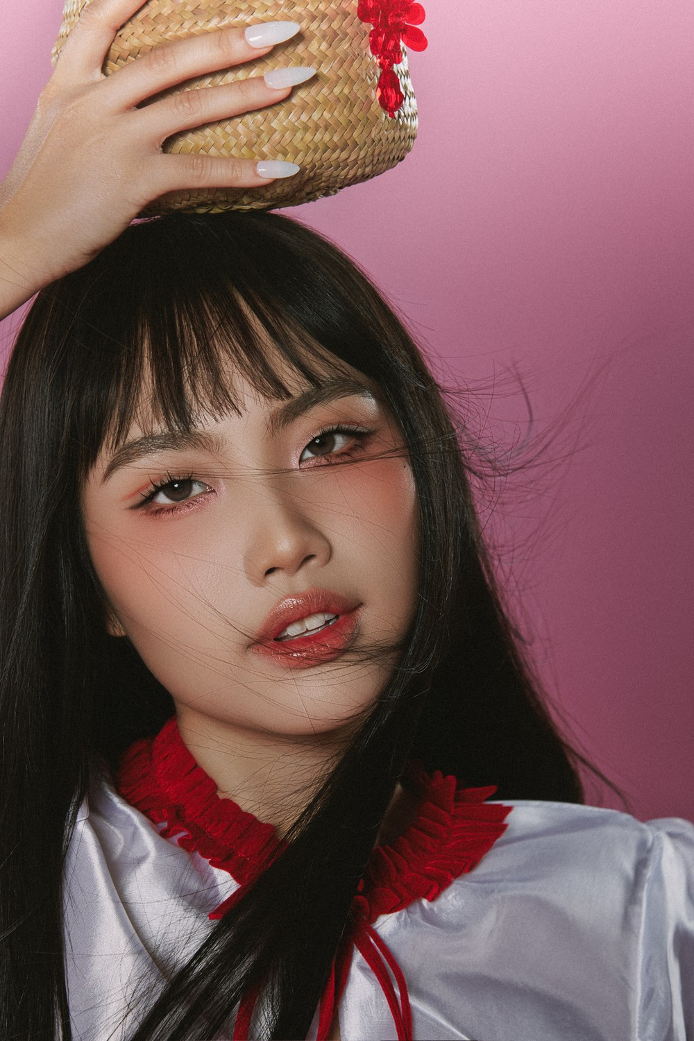 Trước đây, Phương Mỹ Chi gắn với hình tượng nhẹ nhàng, thể hiện dòng nhạc dân ca, trữ tình. Khi được Tiền Phong hỏi lý do không thử sức ở dòng nhạc trẻ, nữ ca sĩ nói: "Không phải tôi không dám thử mà việc mang kính khiến việc học nhảy trở nên bất tiện, khó thực hiện những động tác đòi hỏi tính chuyên môn cao", cô nói.