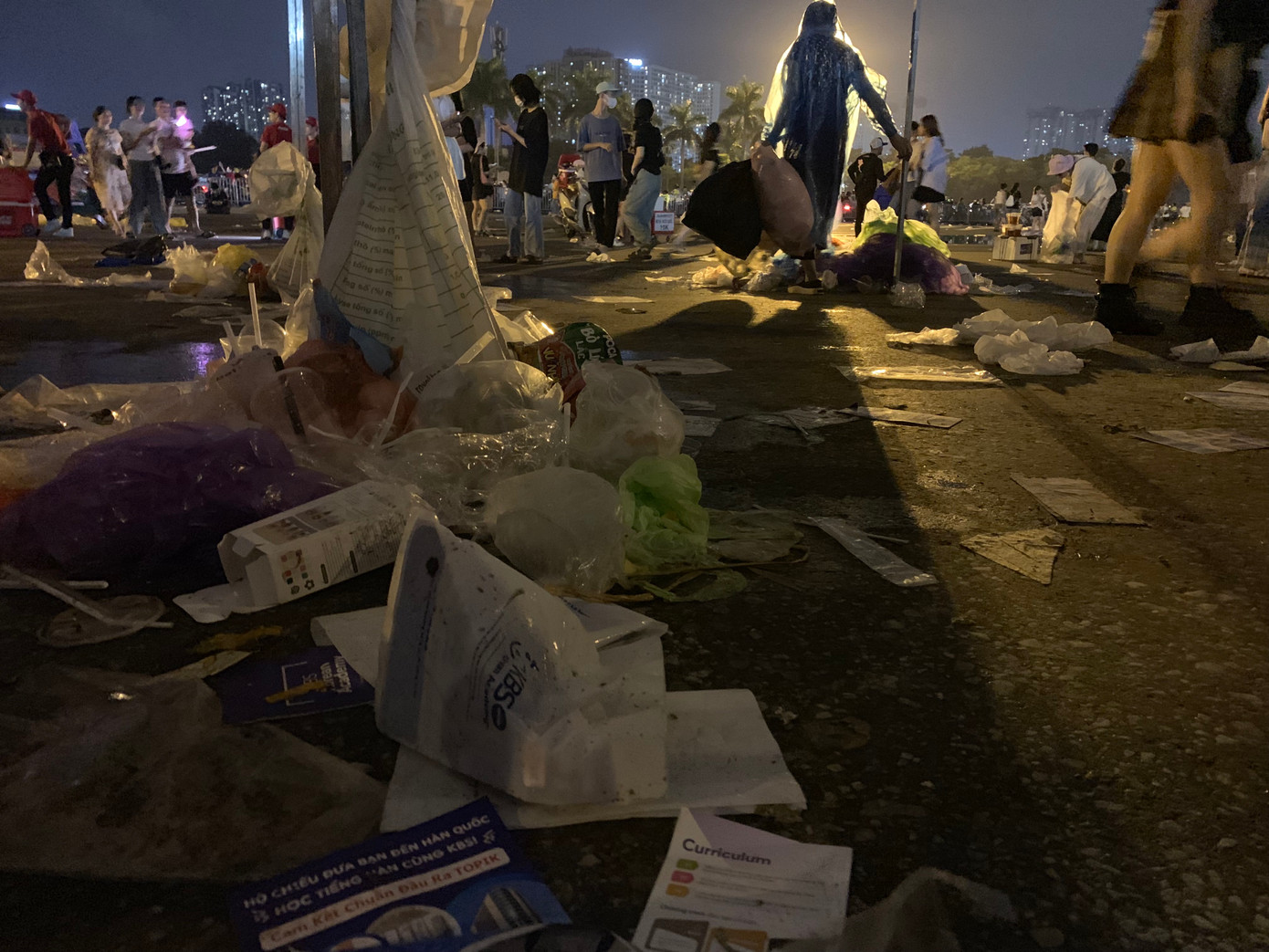 Ước tính có gần 100.000 lượt khán giả đổ về Mỹ Đình trong hai đêm nhạc của BlackPink.