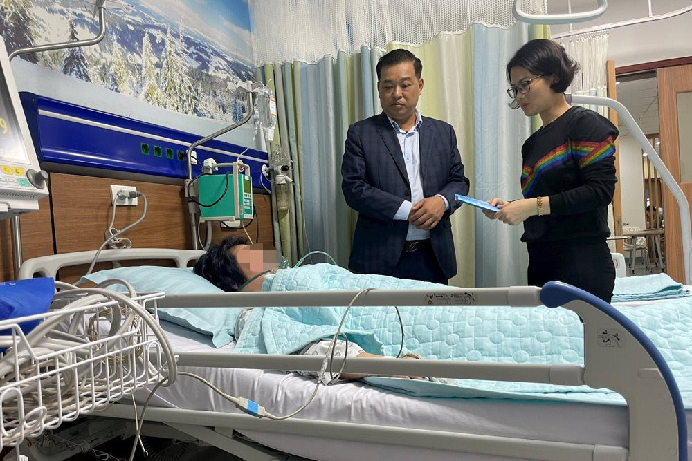 Đại diện Sở LĐTB&XH Hà Nội trao hỗ trợ khẩn cấp của thành phố đến nạn nhân và gia đình Đại diện Sở LĐTB&XH Hà Nội trao hỗ trợ khẩn cấp của thành phố đến nạn nhân và gia đình