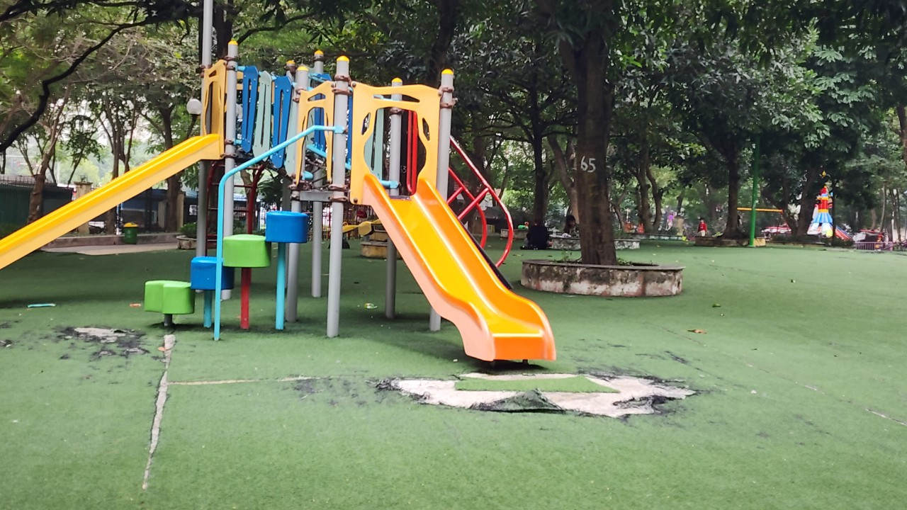 Nhiều hạng mục tại khu vui chơi trẻ em bị hỏng nhưng không được thay mới, sửa chữa.