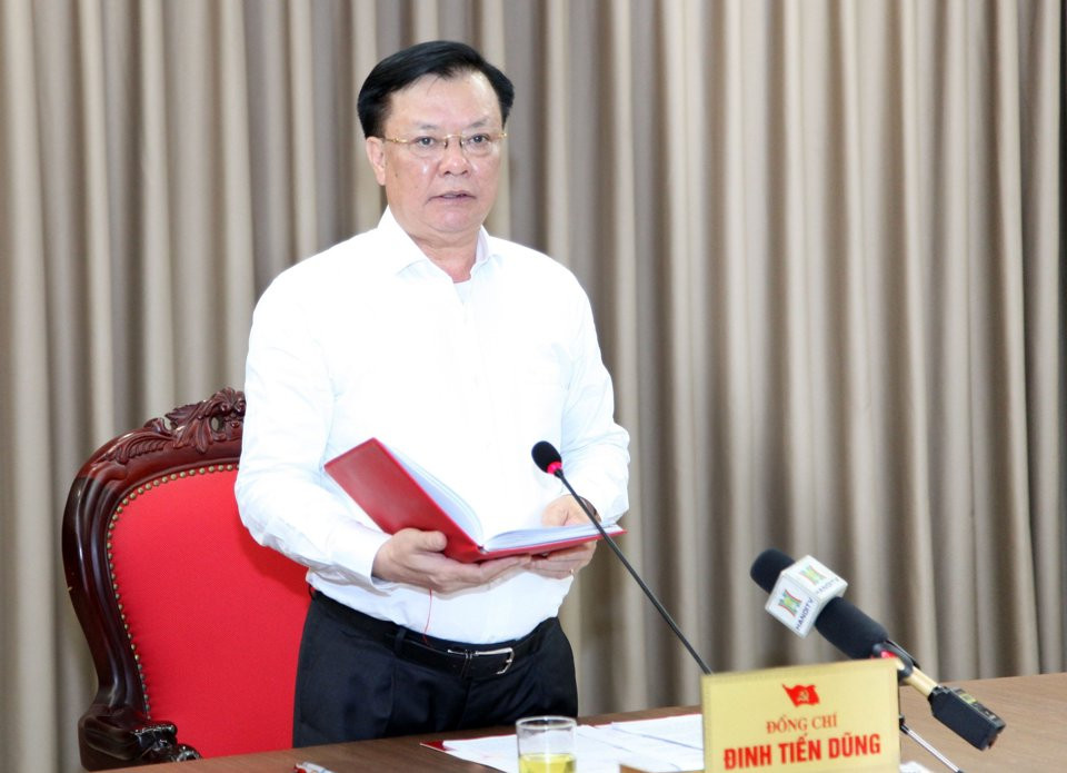 Bí thư Thành ủy Hà Nội Đinh Tiến Dũng phát biểu tại hội nghị Bí thư Thành ủy Hà Nội Đinh Tiến Dũng phát biểu tại hội nghị