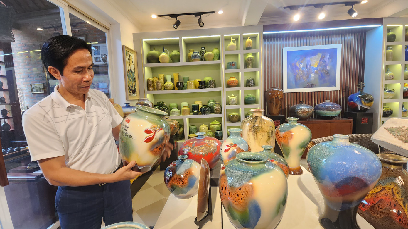 Sản phẩm của làng nghề gốm Bát Tràng (Hà Nội) Sản phẩm của làng nghề gốm Bát Tràng (Hà Nội)