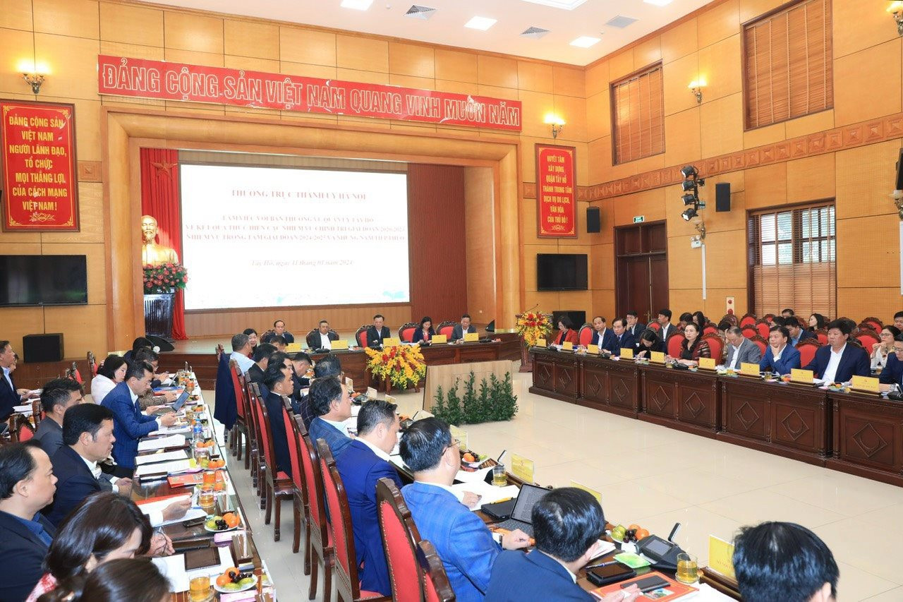 Quang cảnh buổi làm việc ngày 11/1