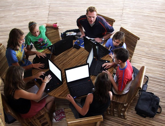 Tại Green School, các bạn được học các môn như tiếng Anh, Toán,... ngoài ra còn có các khóa học chuyên ngành thú vị chỉ dành riêng cho học sinh của trường như Phát triển toàn cầu, quản lí môi trường, khoa học thế kỷ 21