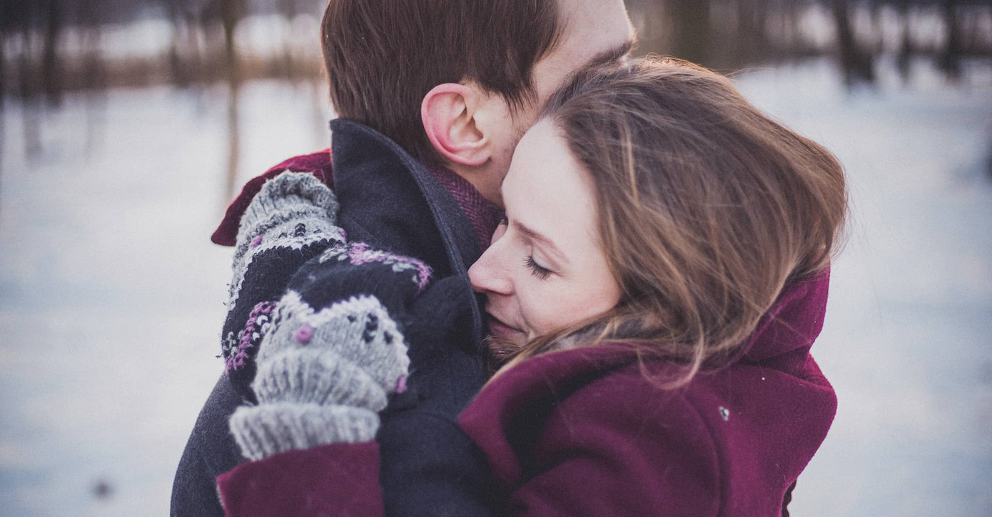 Ôm ấp mang lại không chỉ niềm vui khoái lạc, mà cả cảm giác gần gũi, thoải mái và an toàn. Ôm ấp mang lại không chỉ niềm vui khoái lạc, mà cả cảm giác gần gũi, thoải mái và an toàn.