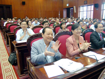 Các đại biểu Quốc hội biểu quyết ngày 21-11. Ảnh: Hồng Vĩnh. Các đại biểu Quốc hội biểu quyết ngày 21-11. Ảnh: Hồng Vĩnh