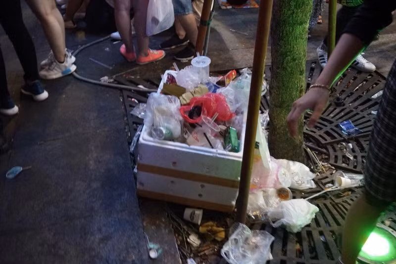 Rủ nhau xem pháo hoa, bị dân buôn... chém đẹp ảnh 7