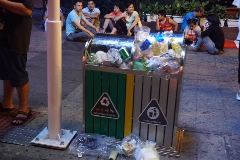 Rủ nhau xem pháo hoa, bị dân buôn... chém đẹp ảnh 9