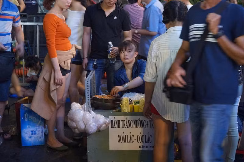 Rủ nhau xem pháo hoa, bị dân buôn... chém đẹp ảnh 5