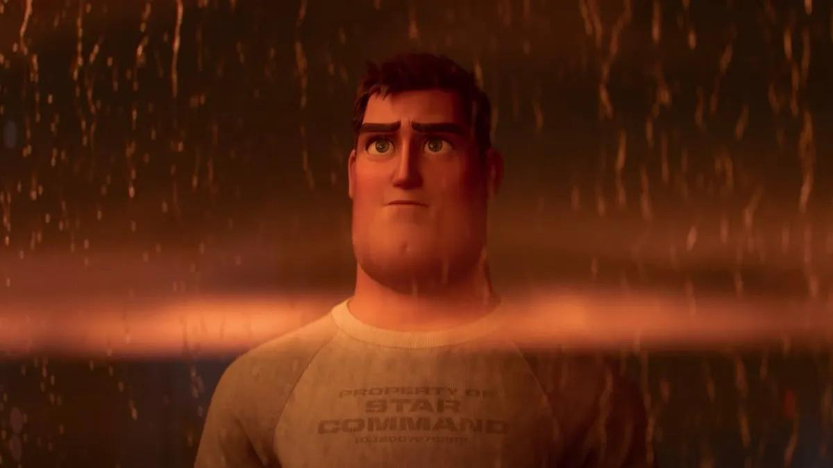 Buzz không chỉ là một con rô bốt hay một món đồ chơi, anh là một nhân vật với cả một câu chuyện phía sau. - Nguồn: Internet. Buzz không chỉ là một con rô bốt hay một món đồ chơi, anh là một nhân vật với cả một câu chuyện phía sau. - Nguồn: Internet.