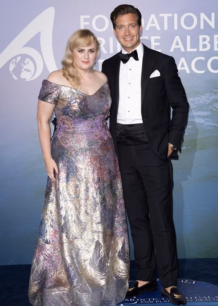 Rebel Wilson sánh đôi bên bạn trai cũ Jacob Busch thuở còn mặn nồng. - Nguồn: Internet.