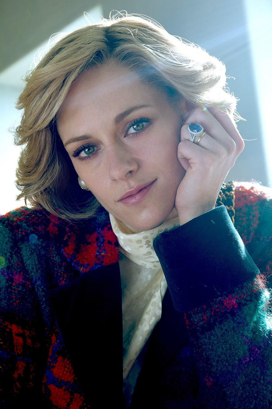 Khi những hình ảnh đầu tiên được tung ra, cư dân mạng đã phải trầm trồ bởi tạo hình của Kristen Stewart. - Nguồn: Imdb Khi những hình ảnh đầu tiên được tung ra, cư dân mạng đã phải trầm trồ bởi tạo hình của Kristen Stewart. - Nguồn: Imdb