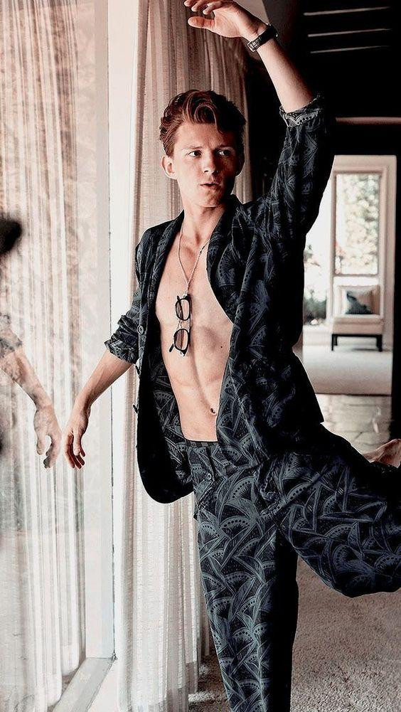 Từ thả dáng với một chút cơ bụng lấp ló... - Nguồn: Internet