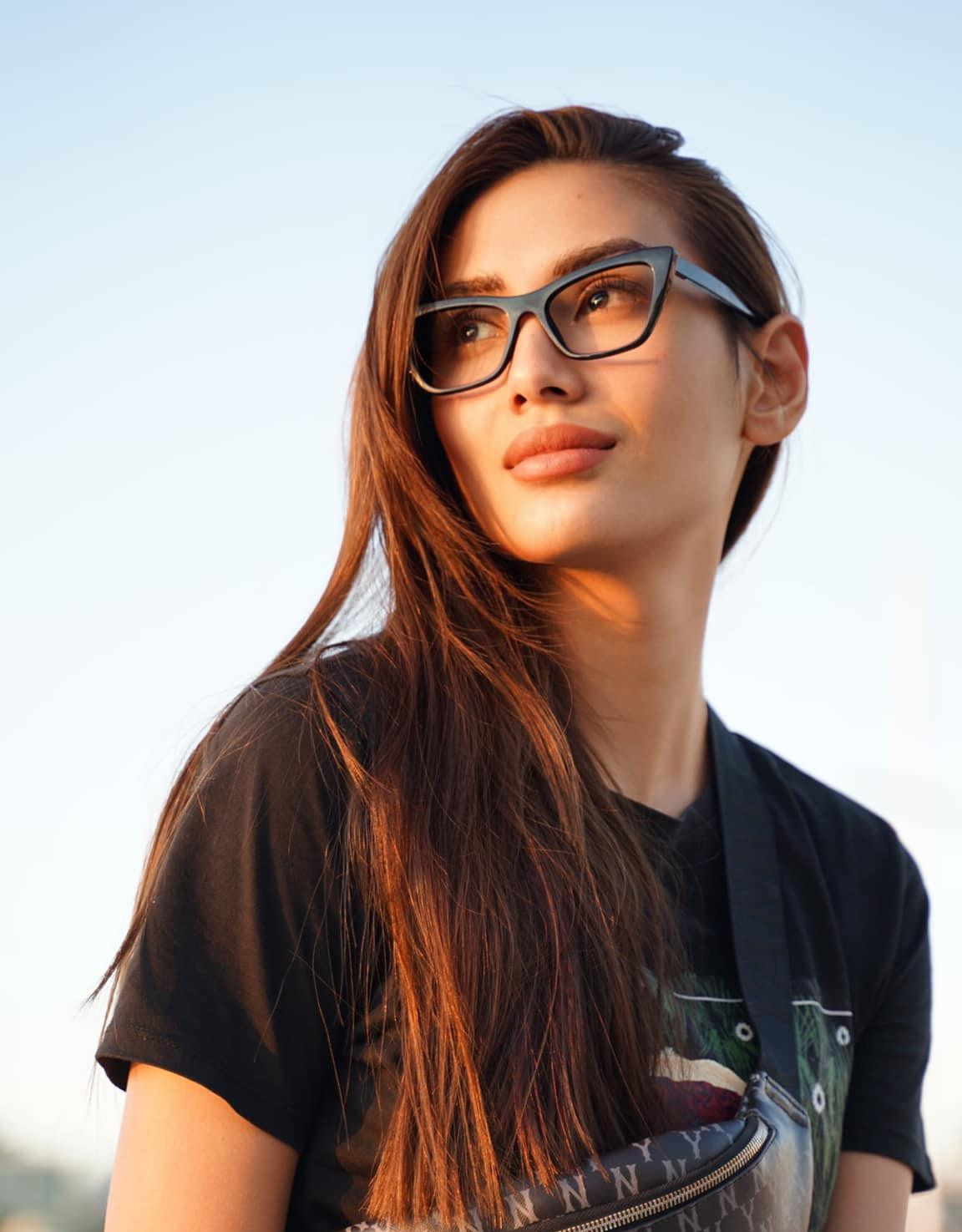 Siêu mẫu Võ Hoàng Yến đẹp duyên dáng, năng động bên Mỹ.