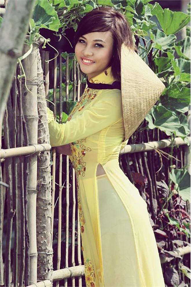 Sau khi thành công với các sân chơi nhan sắc, Đàm Thu Trang bất ngờ chuyển hướng sang ca nhạc và liên tục phát hành các sản phẩm âm nhạc. Tuy nhiên những năm gần đây, người đẹp dần im ắng và không còn xuất hiện với tư cách ca sĩ.