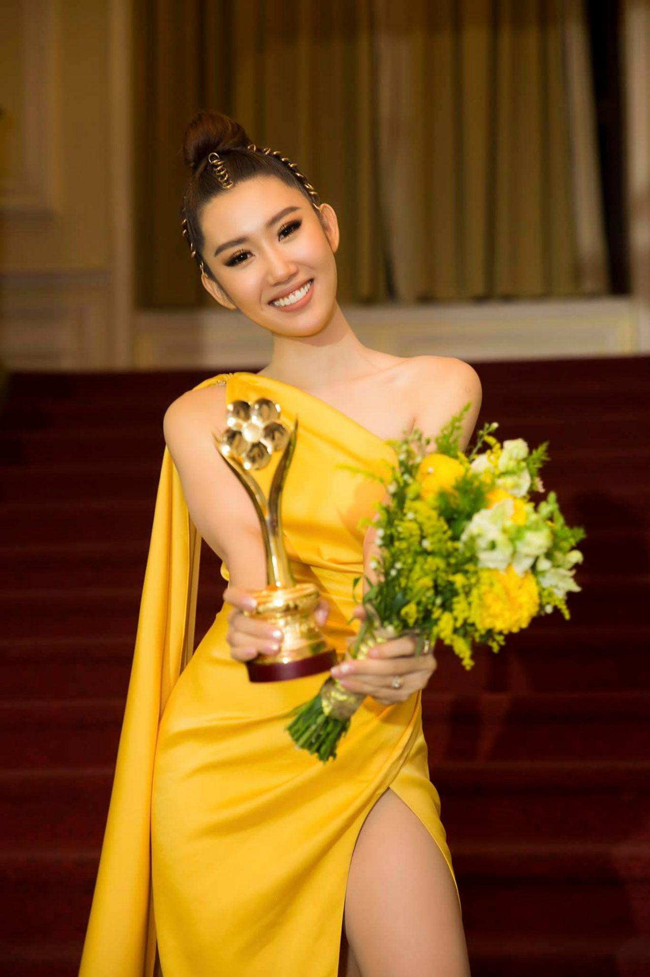 Sau hàng loạt giải thưởng về nhan sắc, Thúy Ngân chuyển hướng sang phát triển sự nghiệp ở lĩnh vực phim ảnh. Năm 2018 có thể coi là một năm đột phá với Thúy Ngân khi cô đảm nhận vai diễn Ngọc Hân trong bộ phim truyền hình "Gạo nếp gạo tẻ". Với vai diễn Ngọc Hân, Thúy Ngân đã giành được giải thưởng "Nữ diễn viên được yêu thích" tại giải Mai vàng lần thứ 24 năm 2019. Với điểm xuất phát từ các sân chơi sắc đẹp, bằng rất nhiều sự nỗ lực không biết mệt mỏi của mình, Thúy Ngân đã ghi dấu ấn trong lĩnh vực phim ảnh và chạm đến thành công ở tuổi 30.