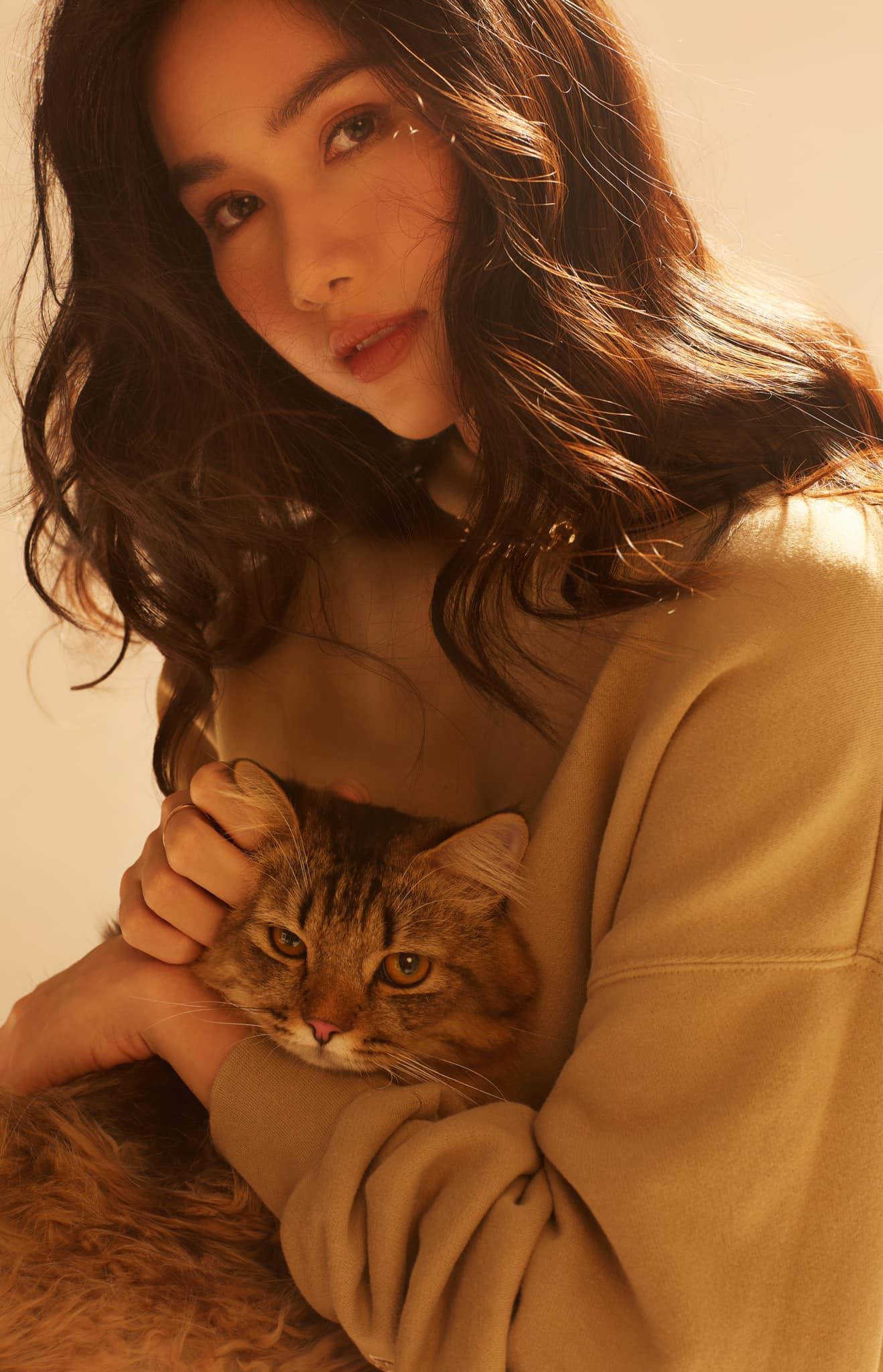 Những ngày ở nhà thực hiện giãn cách xã hội, Á hậu Phương Anh giữ tinh thần lạc quan, yêu đời bằng cách chụp ảnh để chia sẻ trên mạng xã hội. Những ngày ở nhà thực hiện giãn cách xã hội, Á hậu Phương Anh giữ tinh thần lạc quan, yêu đời bằng cách chụp ảnh để chia sẻ trên mạng xã hội.