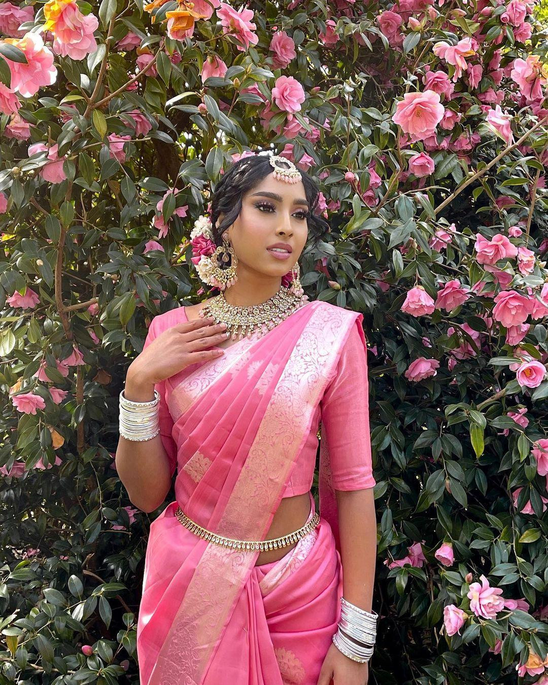 Vốn có gốc gác Nam Á nên người đẹp có làn da tối màu hơn bạn bè cùng trang lứa khi sinh sống và học tập tại Anh. Chính vì thế, cô đã gặp nhải những hành vi phân biệt chủng tộc từ bạn bè.