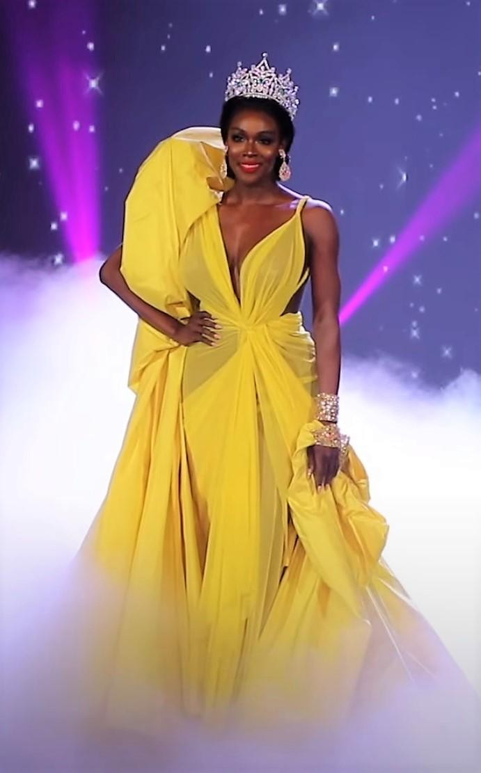 Cô trở thành người đẹp gây ầm ĩ nhất trong lịch sử cuộc thi Miss International Queen. Cô trở thành người đẹp gây ầm ĩ nhất trong lịch sử cuộc thi Miss International Queen.