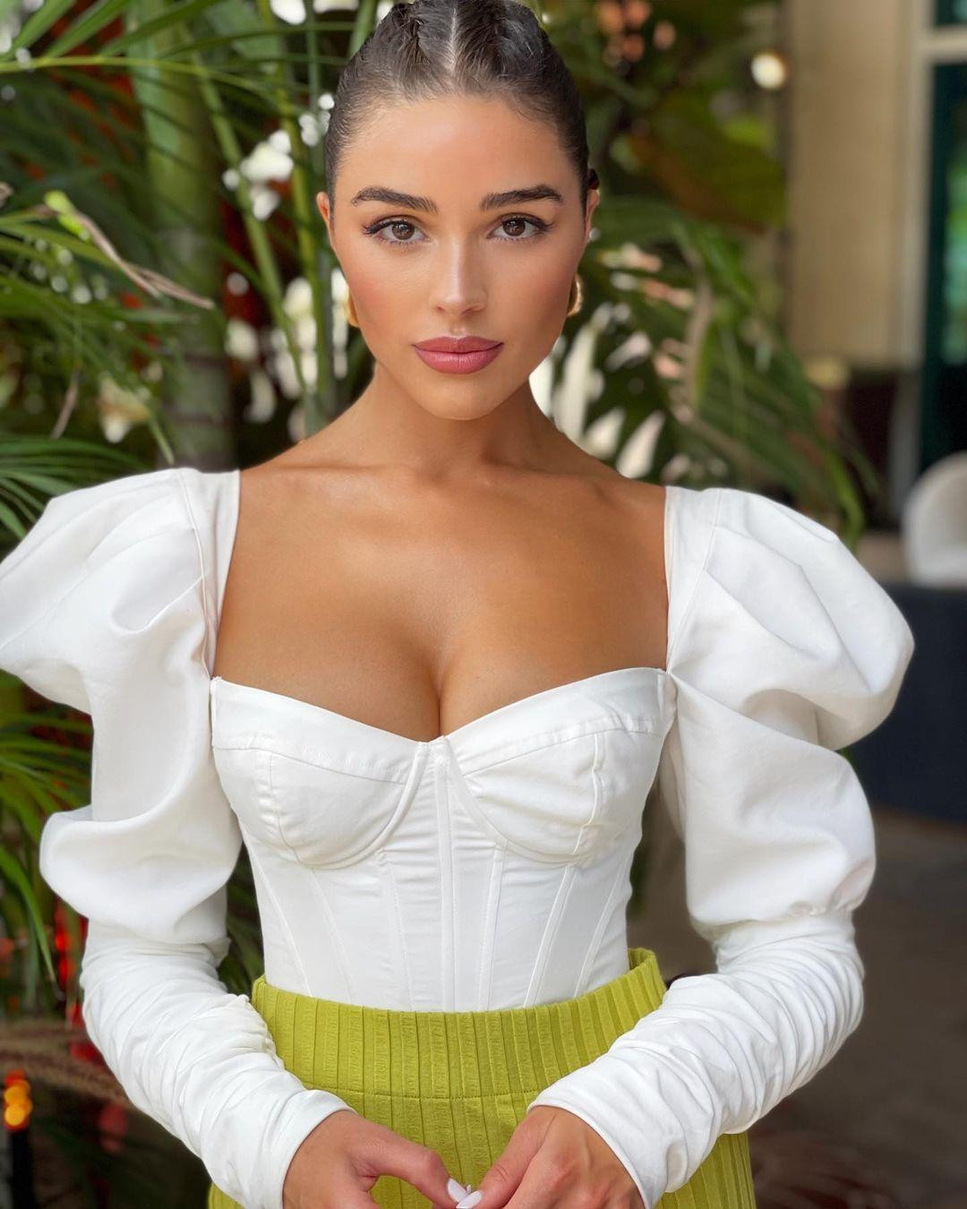 Olivia Culpo tham dự bữa tiệc của Sports Illustrated Swimsuit 2021 hôm 25/7.